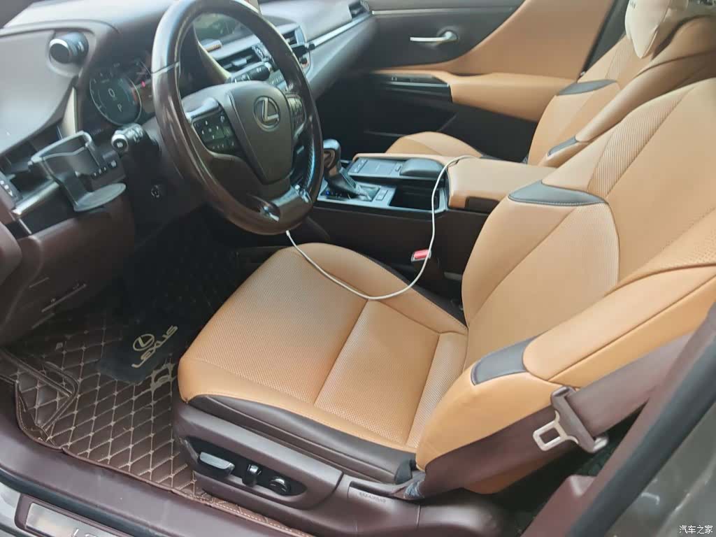Lexus ES, 2019 8