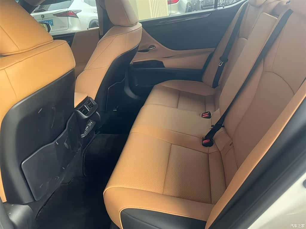 Lexus ES, 2024 8