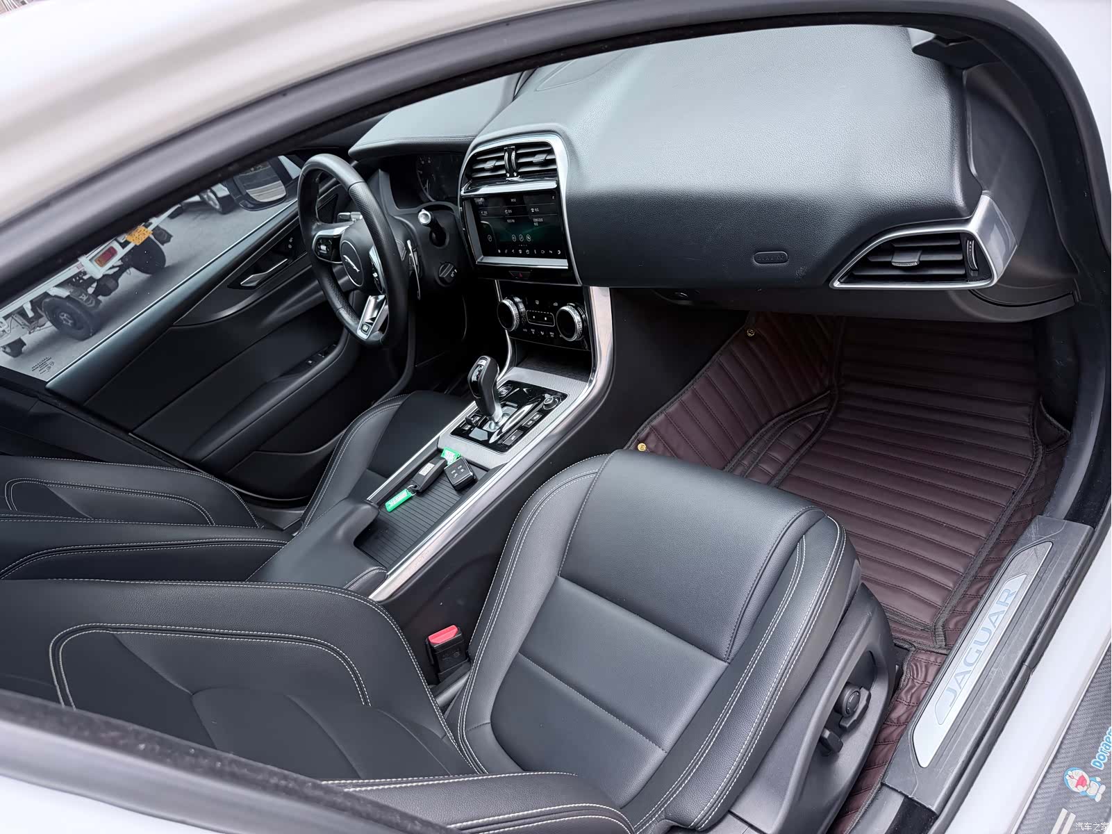 Land Rover XEL, 2021 10