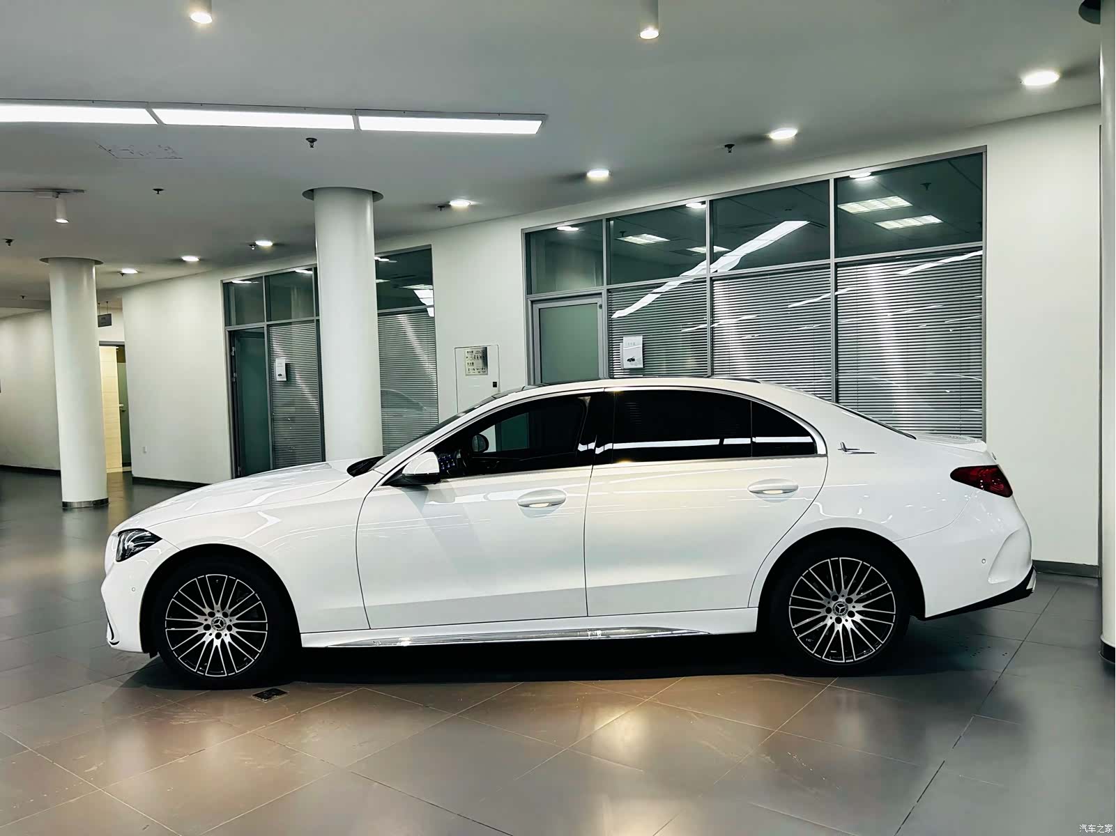 Mercedes-Benz C-Class, 2024 8