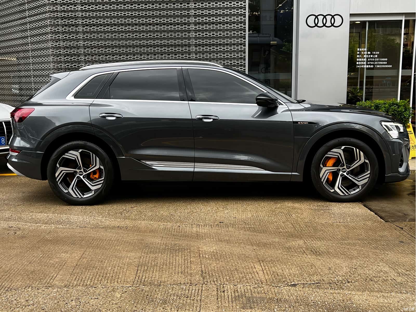 Audi e-tron, 2022 3