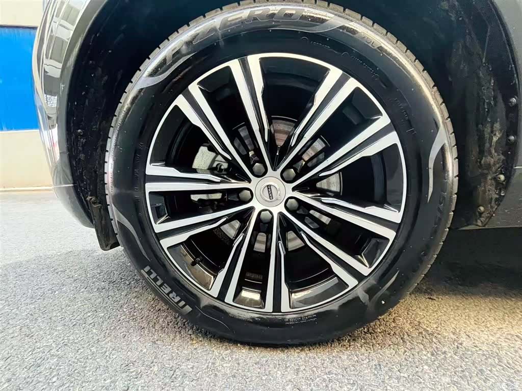 Volvo XC60, 2022 4