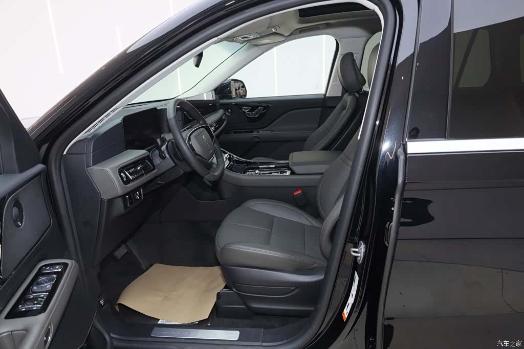 Lincoln Aviator, 2025 18