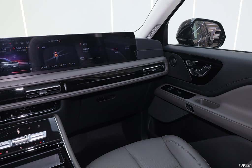 Lincoln Aviator, 2025 30