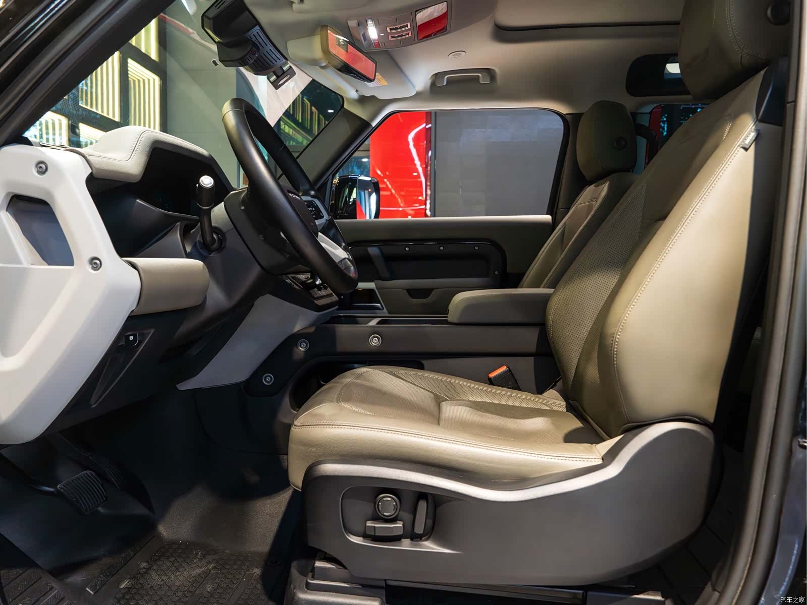 Land Rover Defender, 2022 23