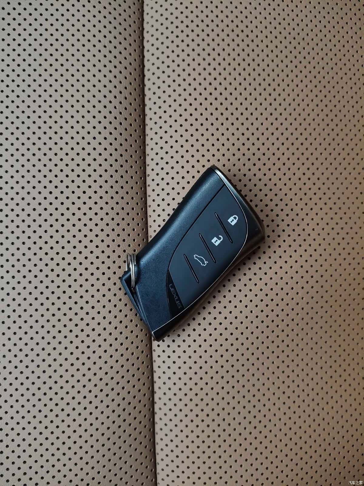 Lexus ES, 2018 13