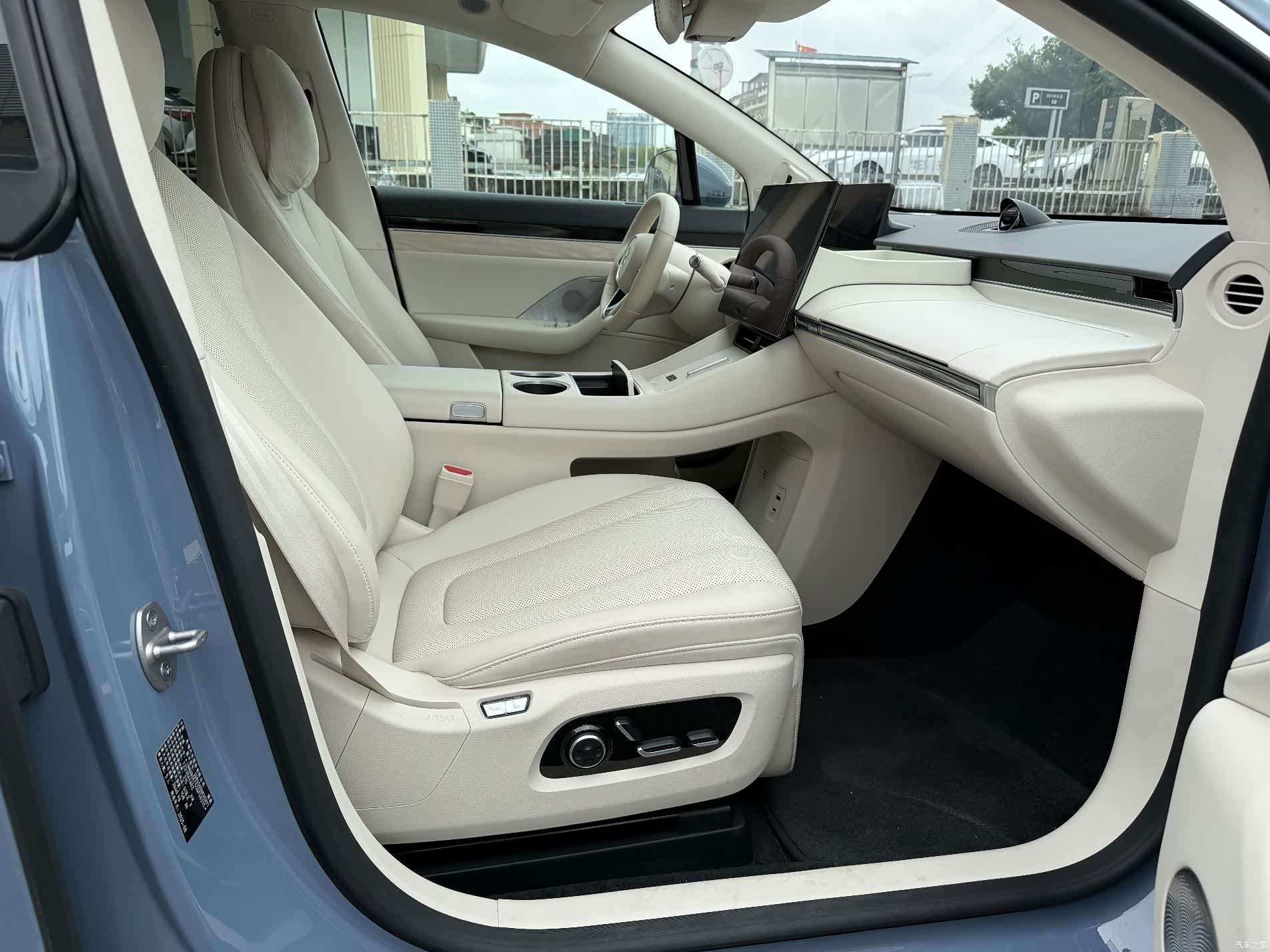 Luxeed R7, 2025 10
