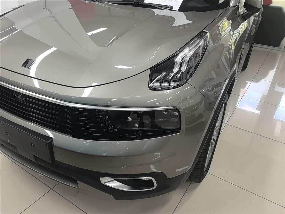 Lynk & Co 01