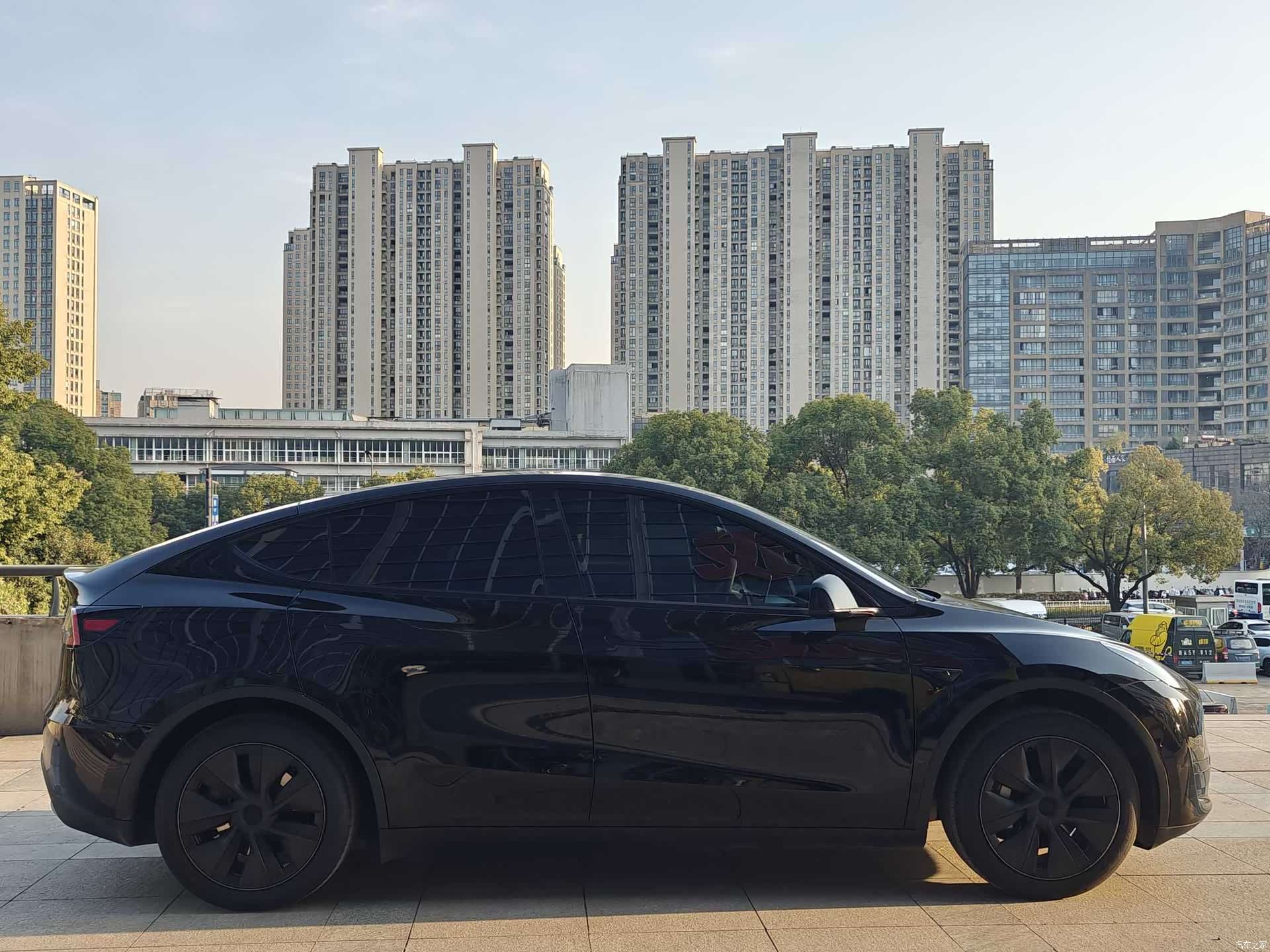 Tesla Model Y, 2023 3