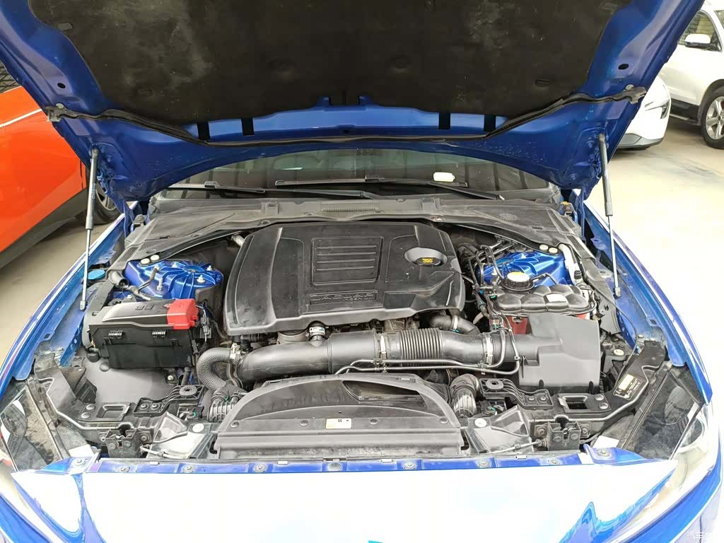 Land Rover XEL, 2019 13