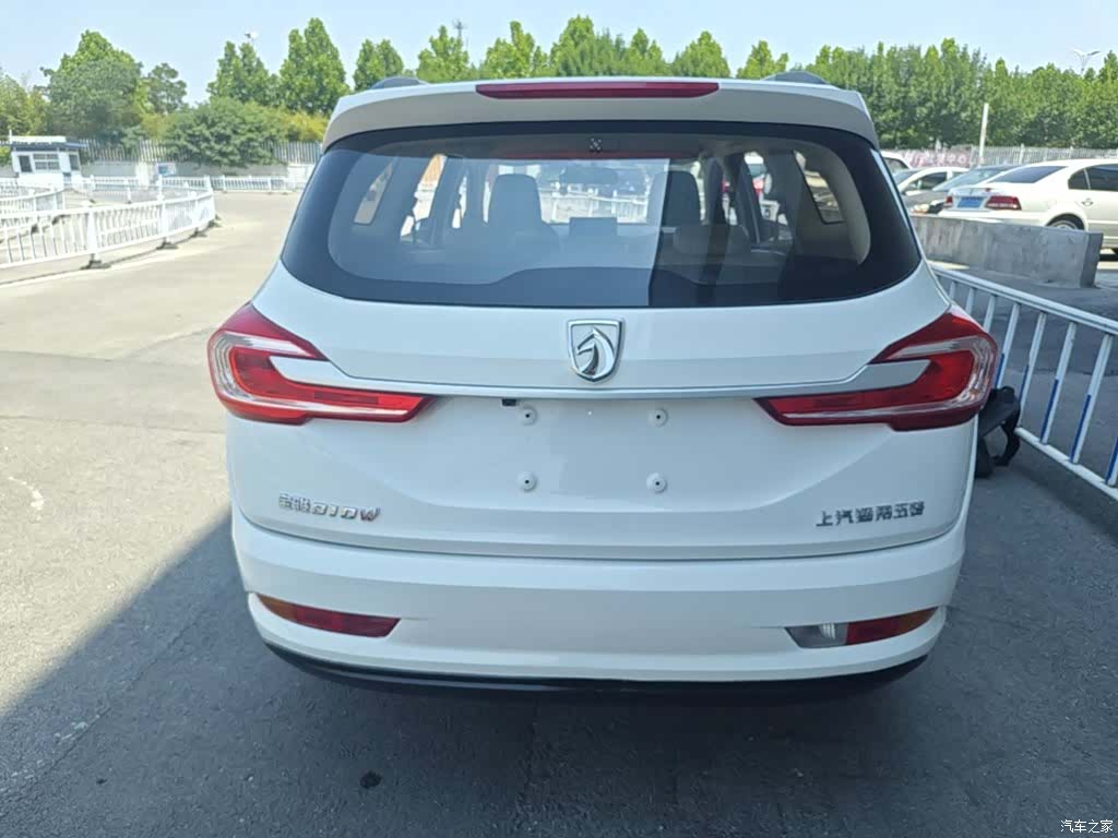 Wuling 310W, 2020 6