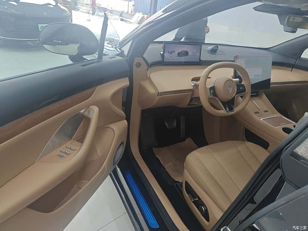 Luxeed R7, 2026 12