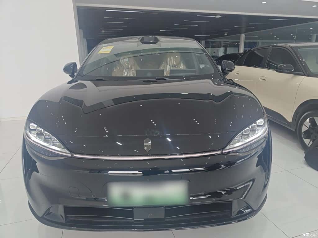 Luxeed R7, 2026 3