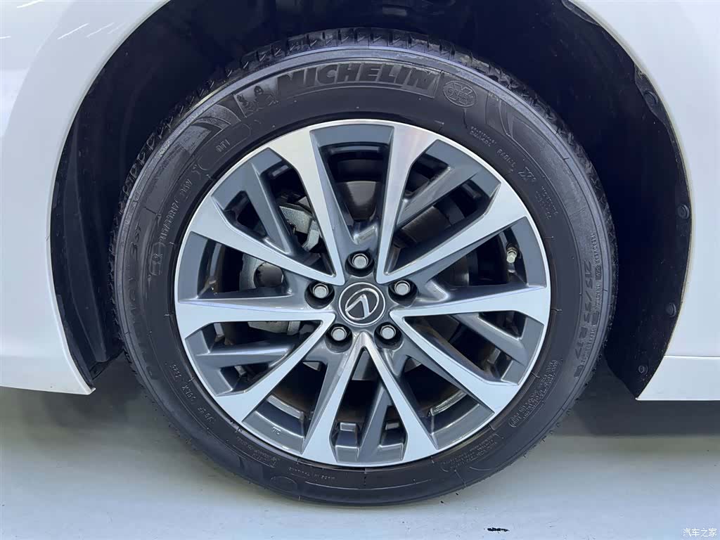 Lexus ES, 2026 25