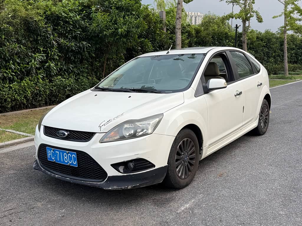 Ford Focus 2013 1.8L MT Fashion