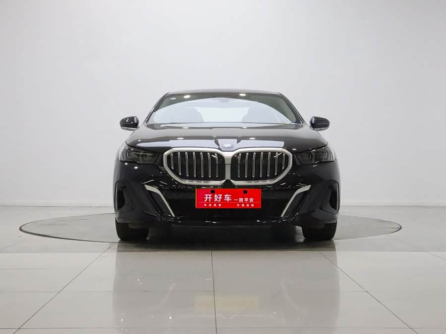 BMW 5 Series 2025, фото 2