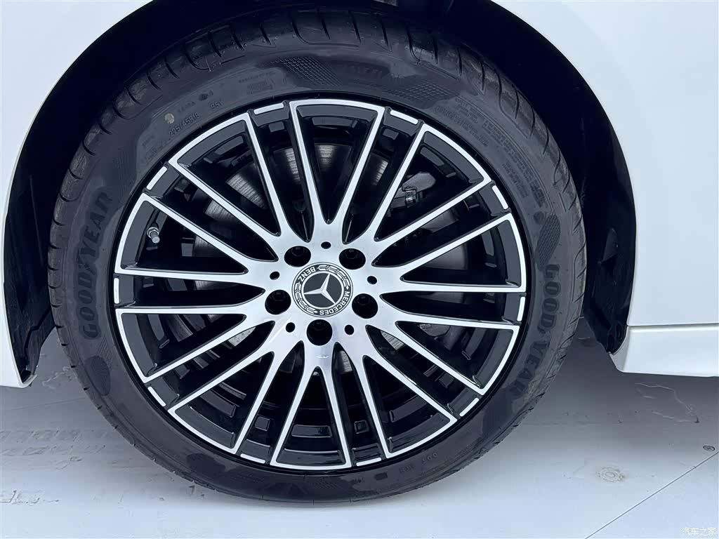 Mercedes-Benz C-Class, 2024 10