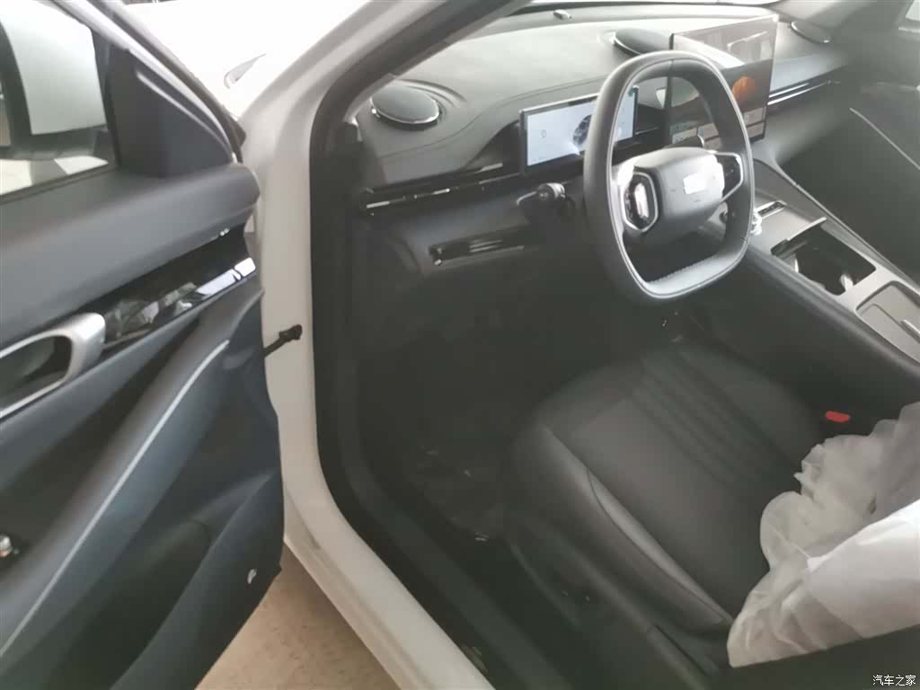 Geely Galaxy E5, 2026 16