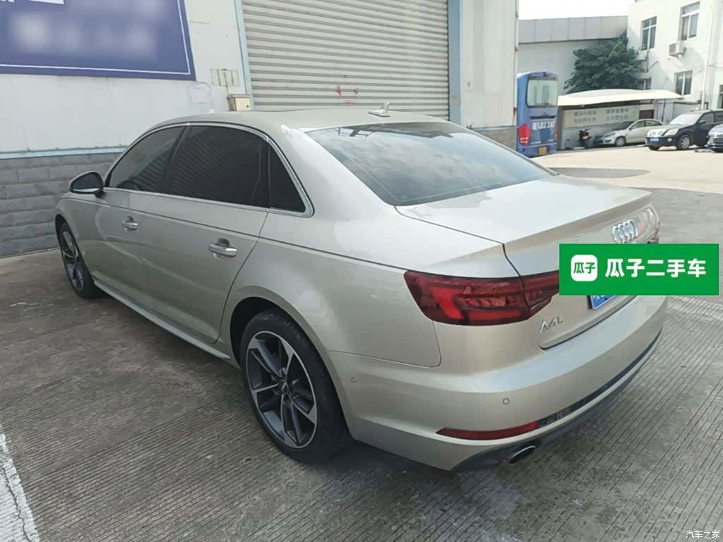 Audi A4L, 2019 все фото