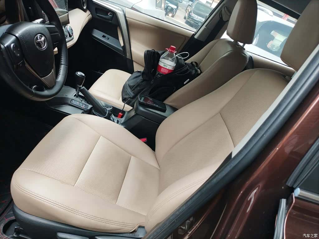 Toyota RAV4, 2014 11
