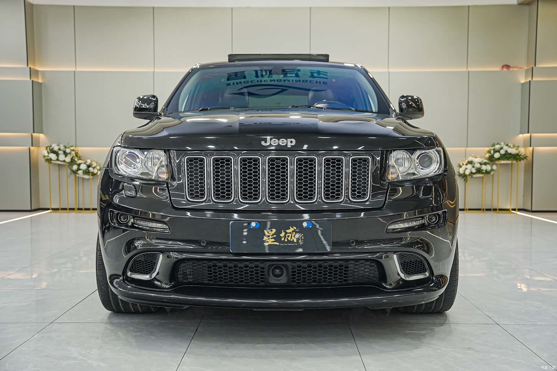 SRT Grand Cherokee, 2012 3