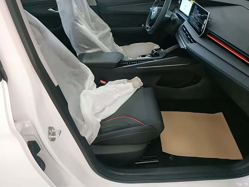 Geely Binray, 2026 20