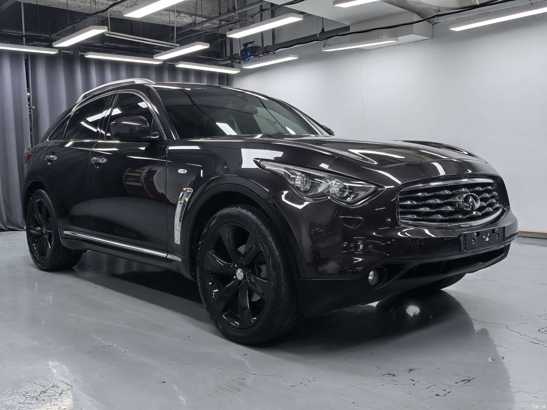 Infiniti FX35, 2012 3