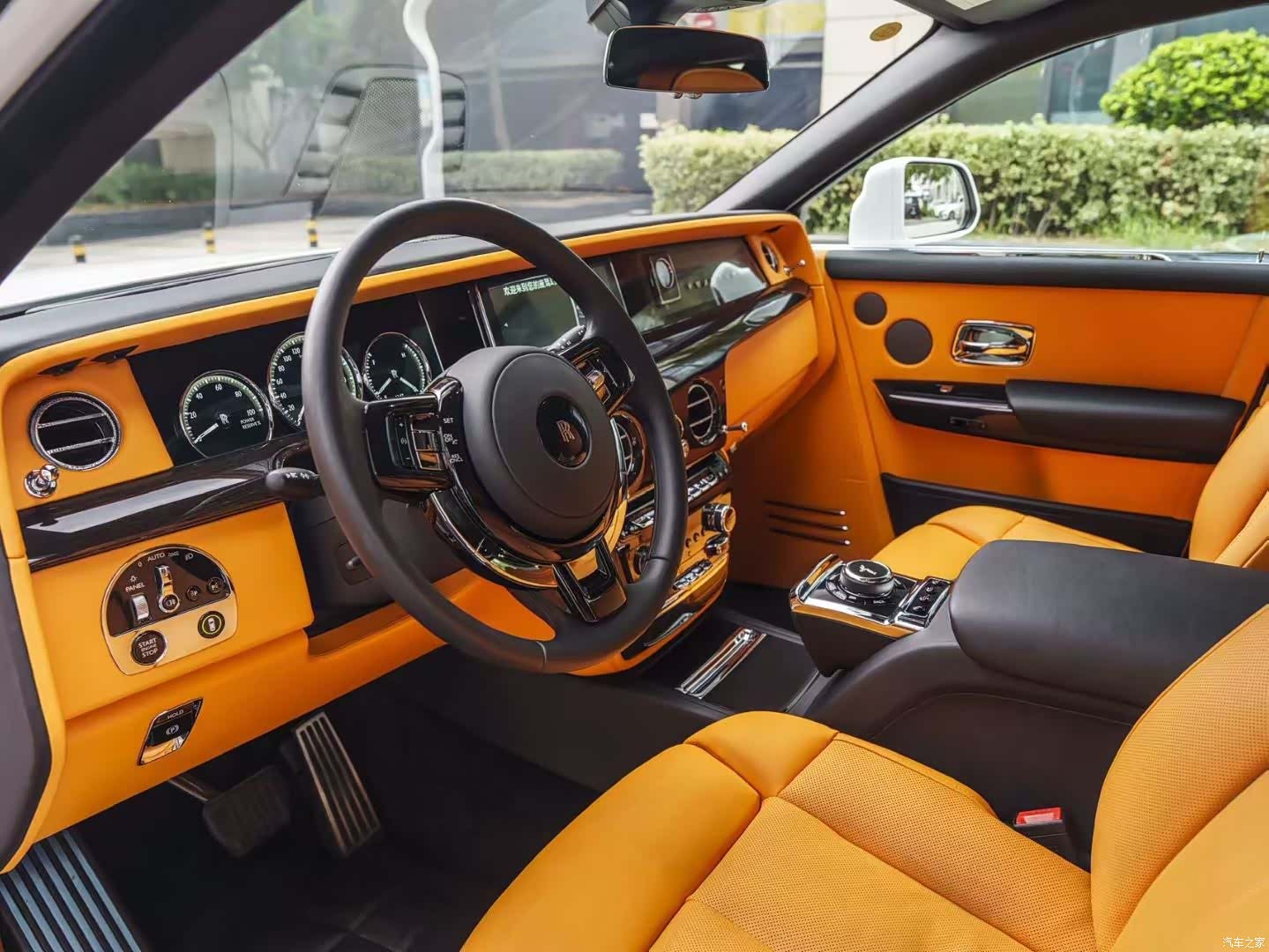 Rolls-Royce Phantom, 2022 4