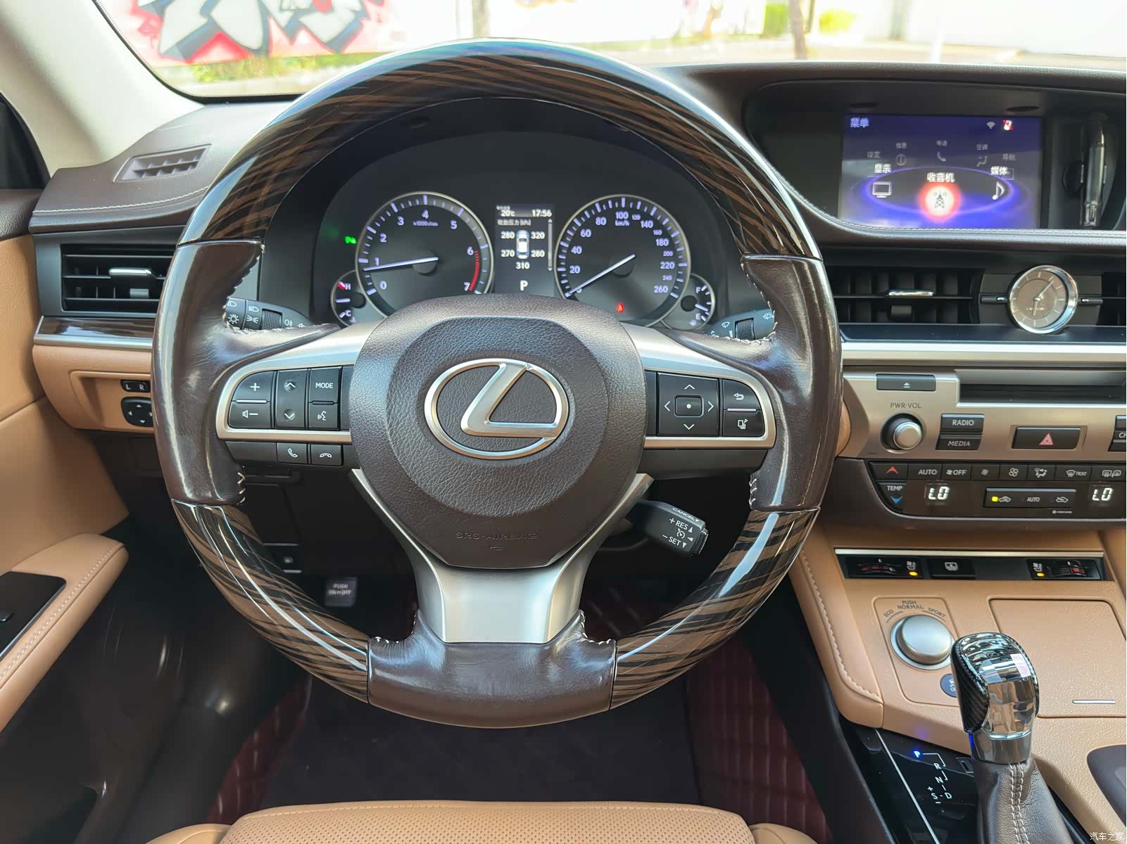 Lexus ES, 2017 11