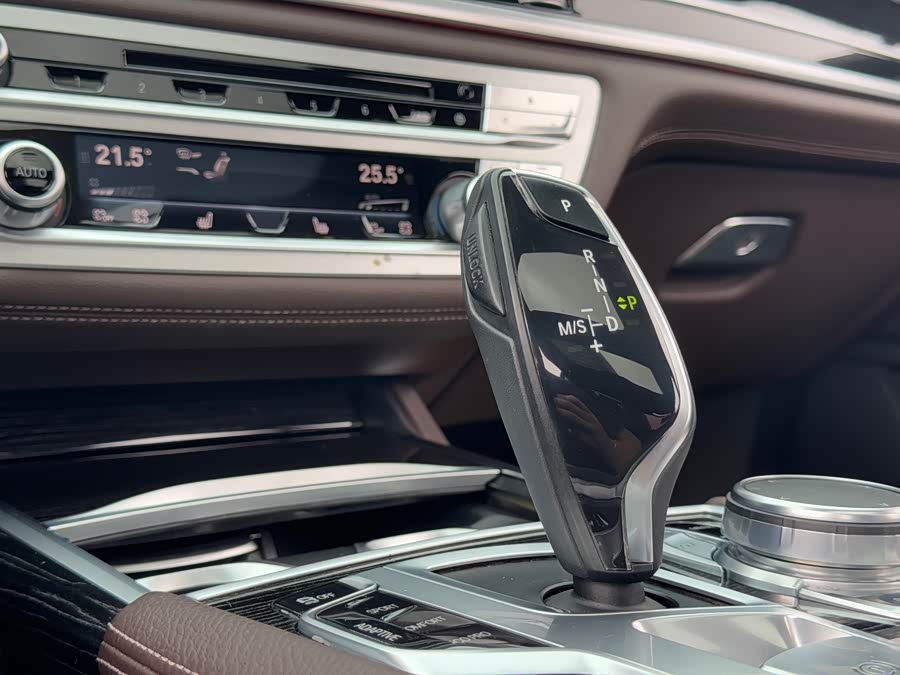 BMW 7-Series 2017, фото 11
