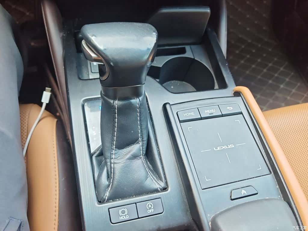 Lexus ES, 2019 7