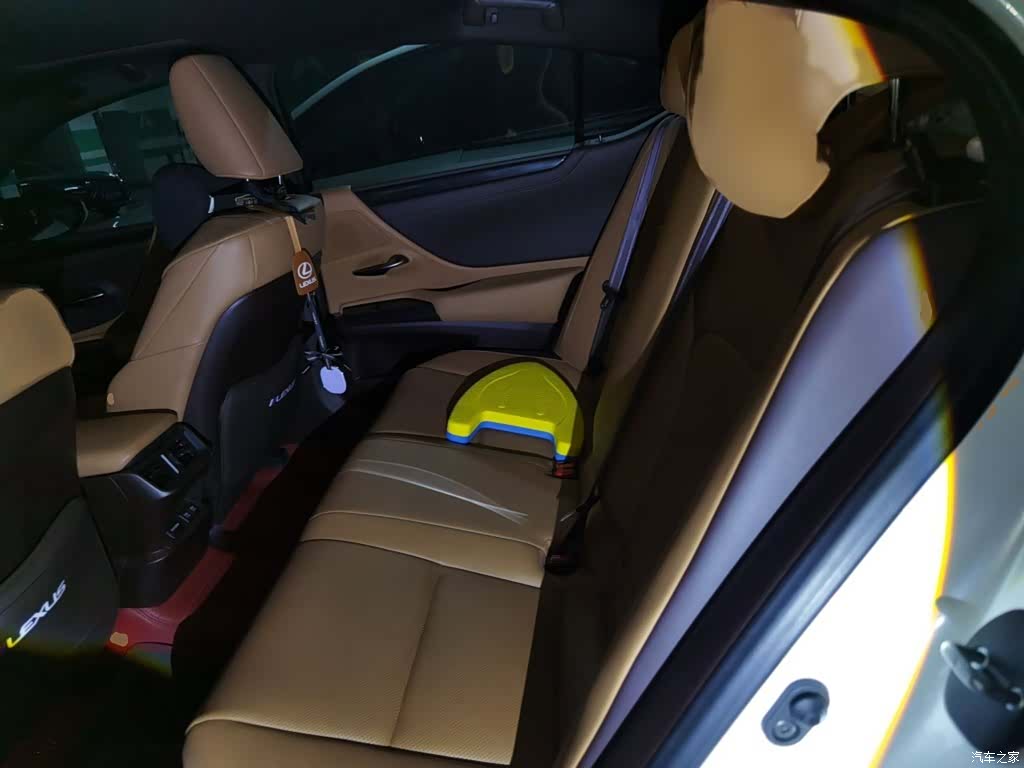 Lexus ES, 2019 15