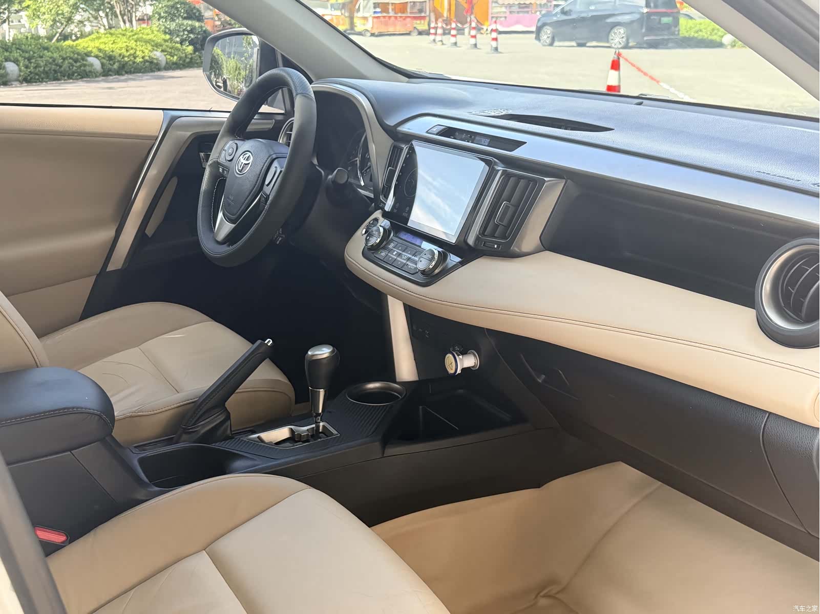 Toyota RAV4, 2015 11