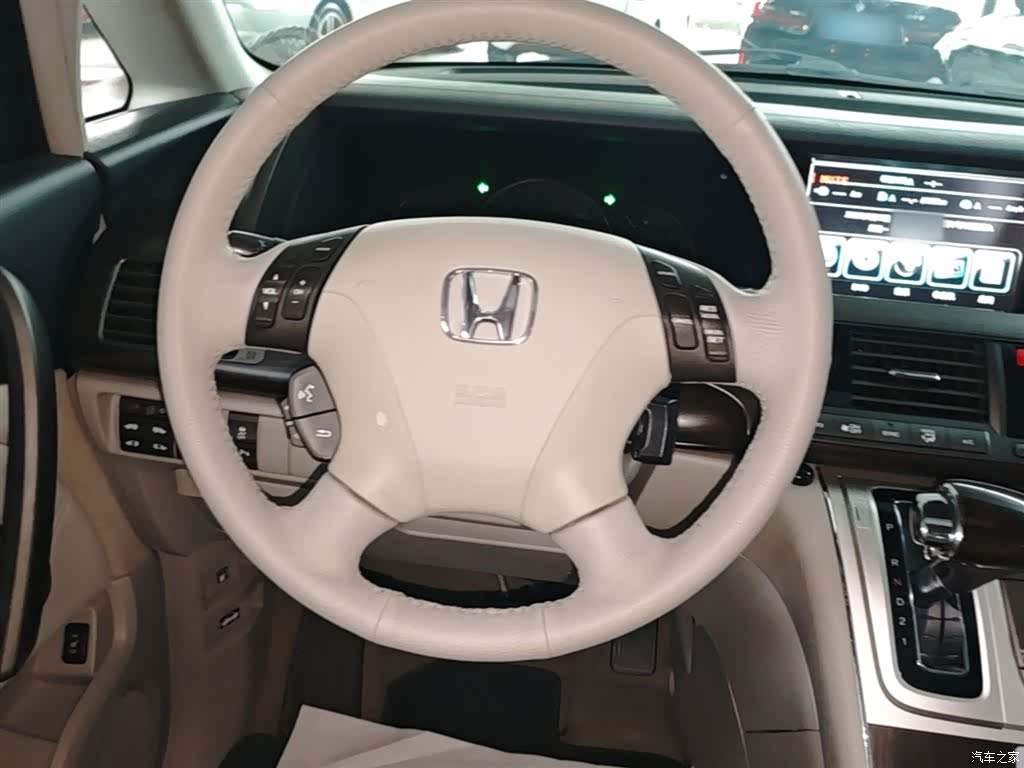 Honda Elysion, 2014 11