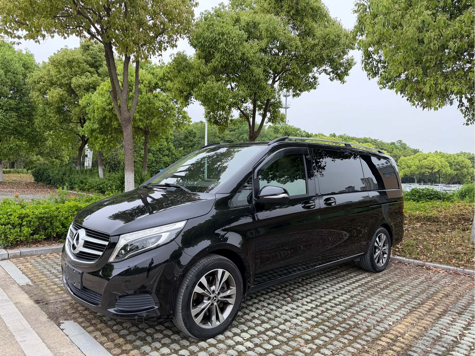 Mercedes-Benz V-Class