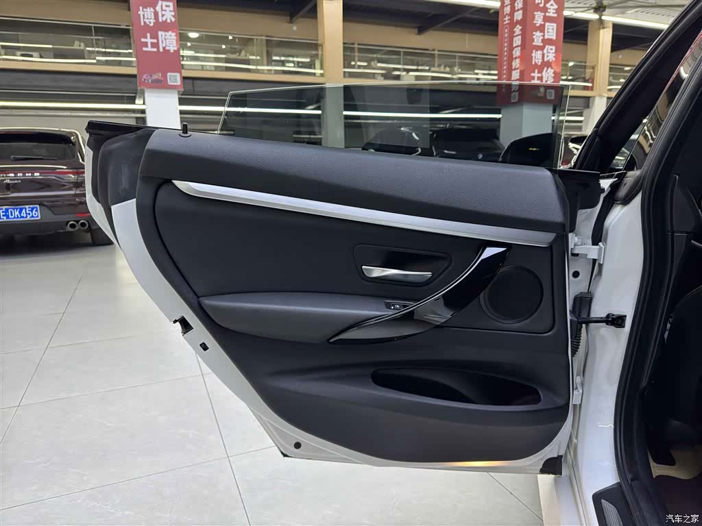 BMW 3 Series, 2021 11