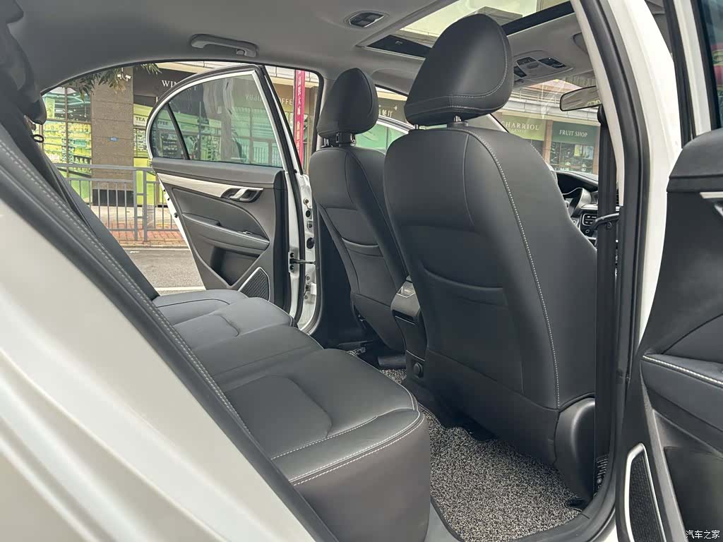 Geely Emgrand, 2020 14