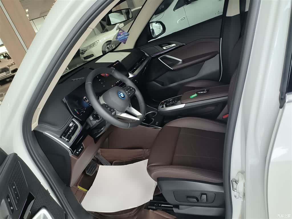 BMW iX1, 2024 15