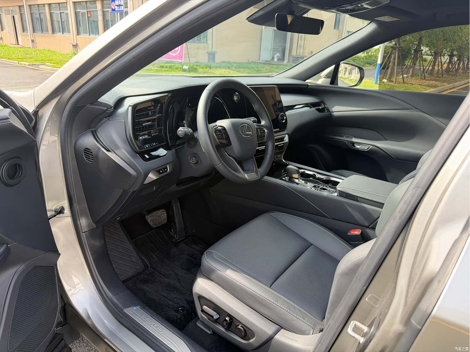 Lexus RX, 2025 7