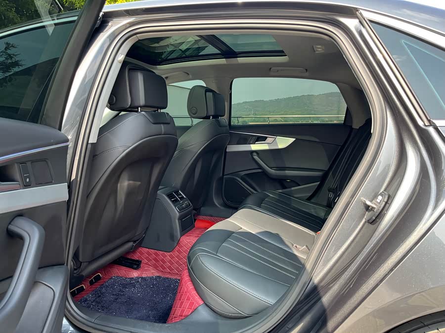 Audi A4L 2022, фото 5