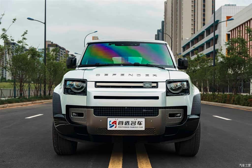 Land Rover Defender, 2022 3