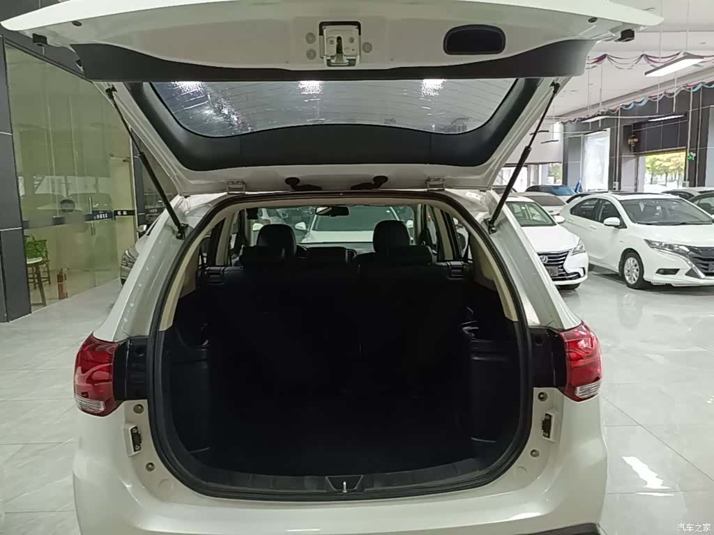 Mitsubishi Outlander, 2017 19