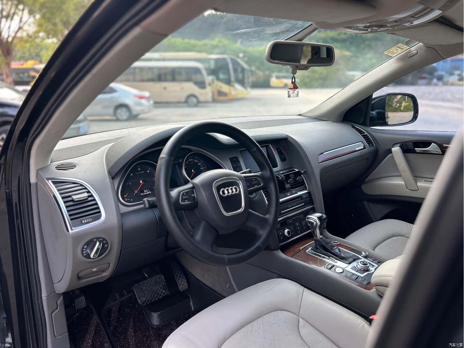 Audi Q7, 2011 10