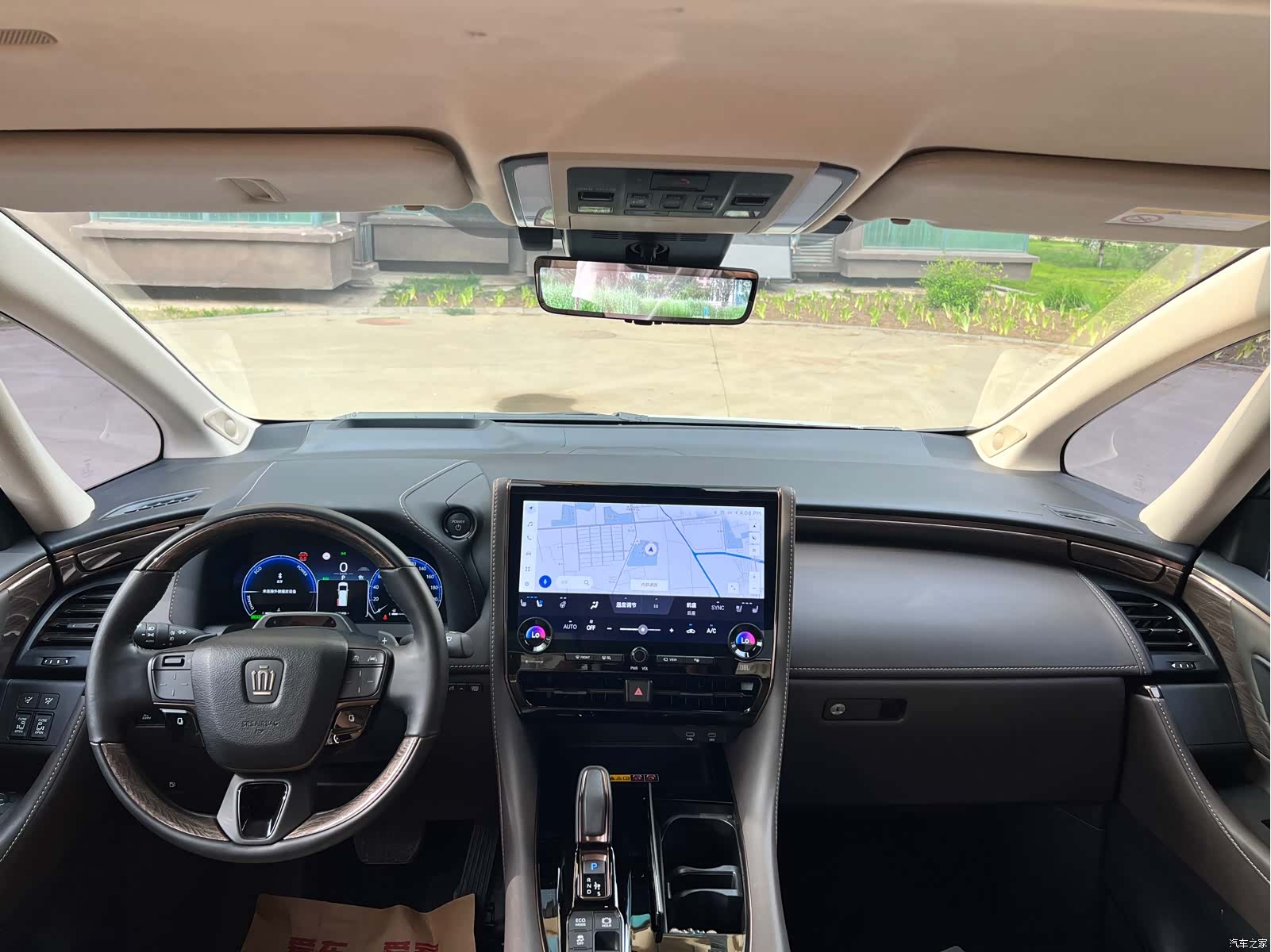 Toyota Vellfire, 2025 9