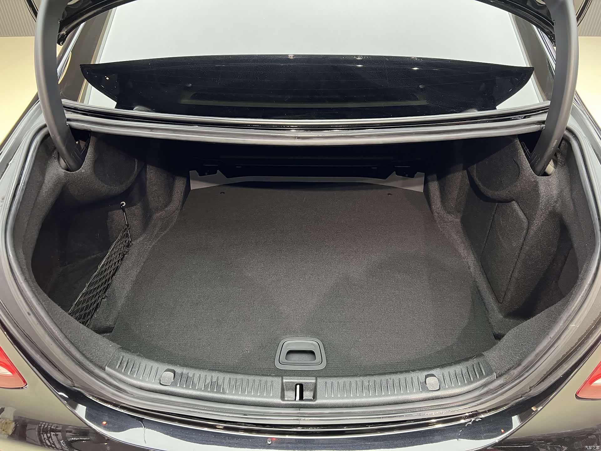Mercedes-Benz E-Class, 2019 10