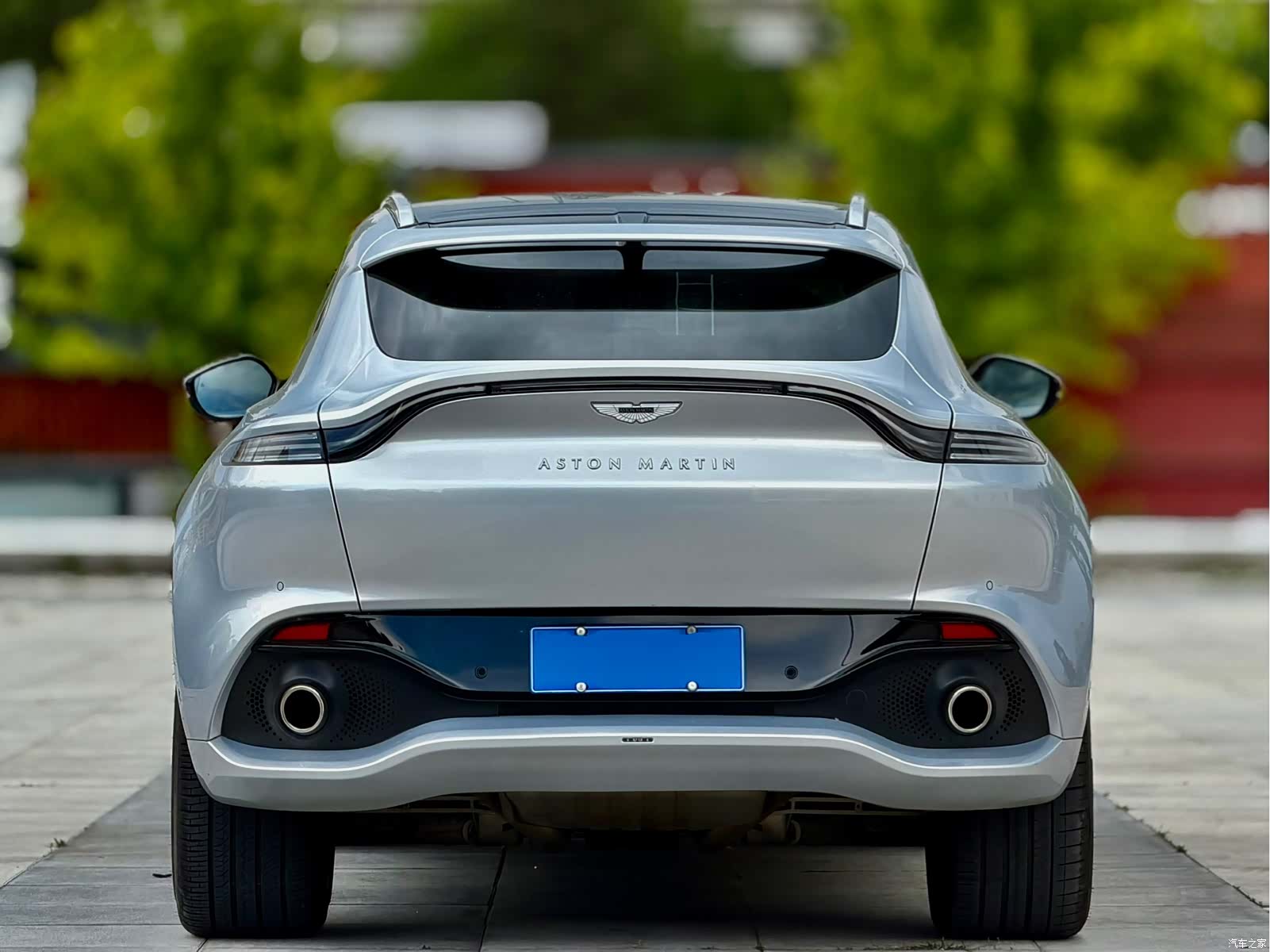 Aston Martin DBX, 2021 все фото