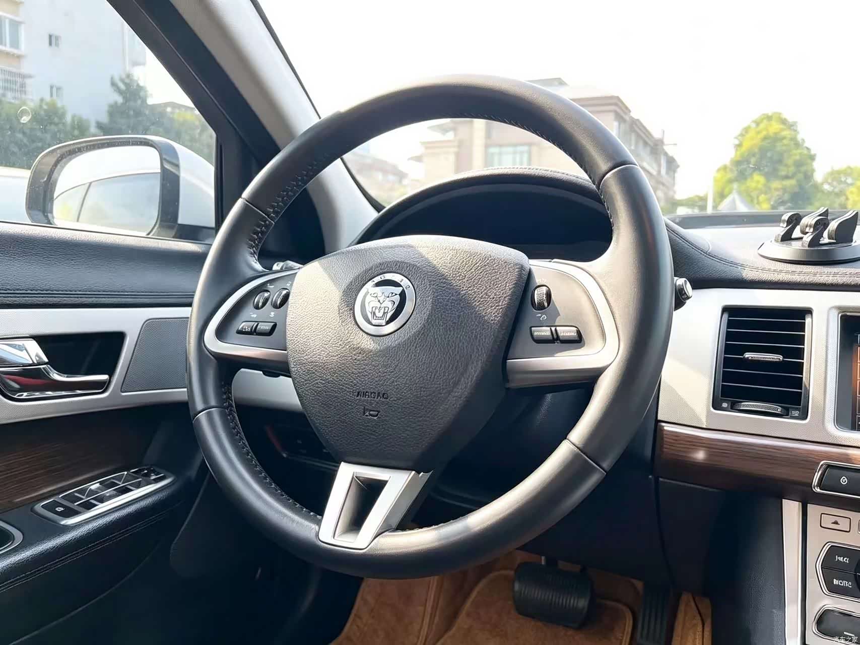 Jaguar XF, 2015 12