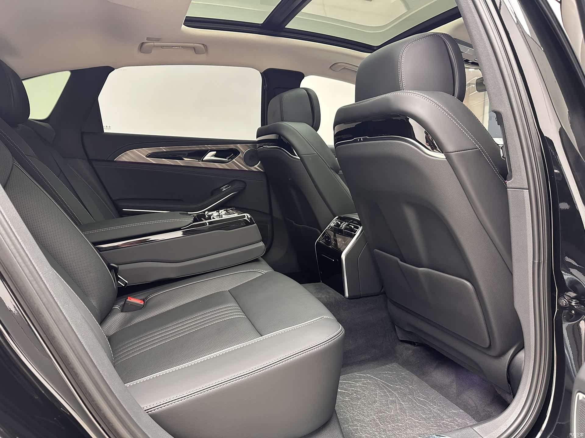Hongqi H9, 2021 8