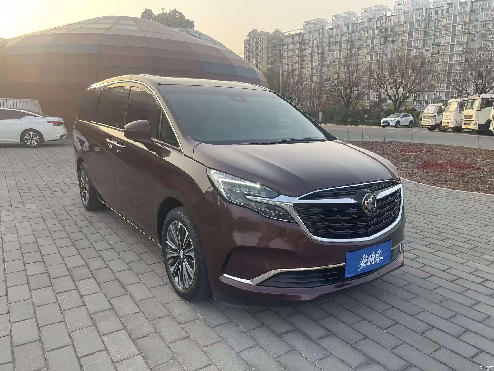 Buick GL8, 2022 3
