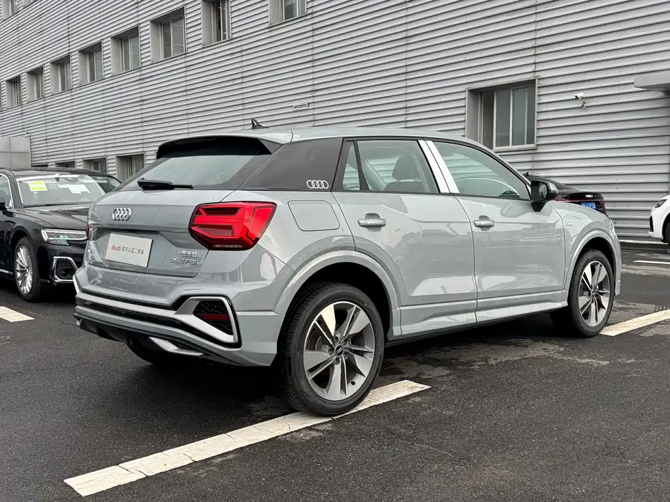 Audi Q2L